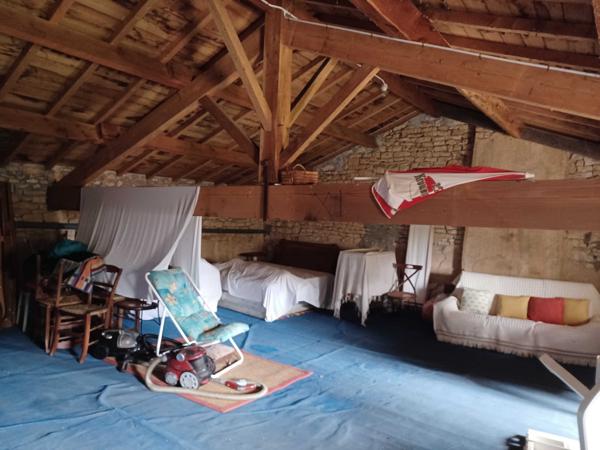 MAISON DE CAMPAGNE AVEC GRANGE ATTENANTE - PREAU - 1HA 96A 17CA