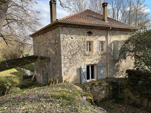Rare : propriété avec moulin à eau