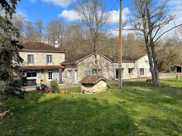 Rare : propriété avec moulin à eau