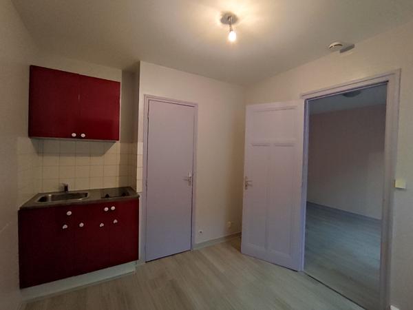 Studio en très bon état général, proche de L'Université !