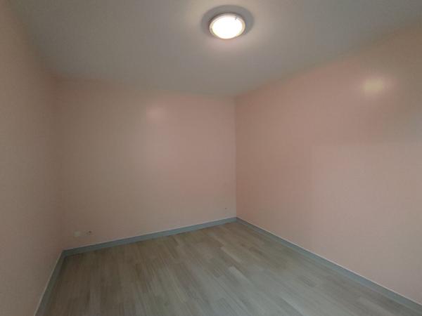 Studio en très bon état général, proche de L'Université !