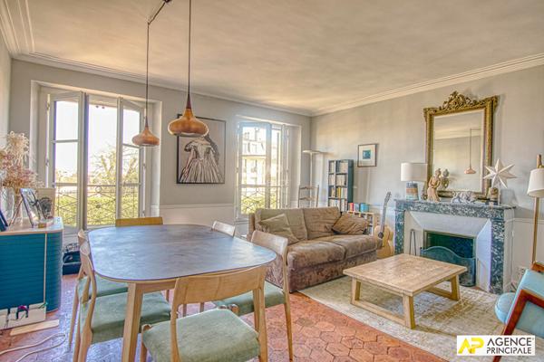Versailles Notre-Dame Appartement 4 pièces en duplex de 93m² au sol situé au 3ème et dernier étage avec caves €740 000 ** - Référence 27524