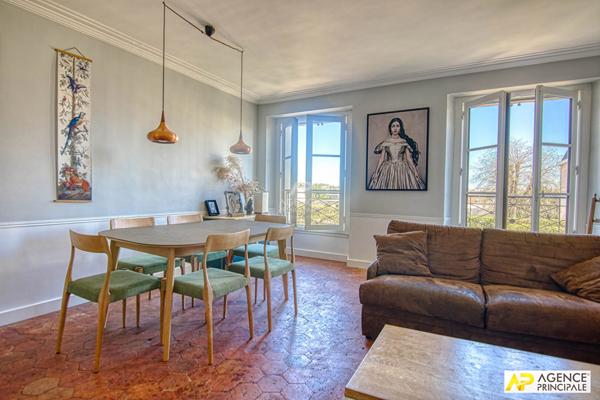 Versailles Notre-Dame Appartement 4 pièces en duplex de 93m² au sol situé au 3ème et dernier étage avec caves €740 000 ** - Référence 27524