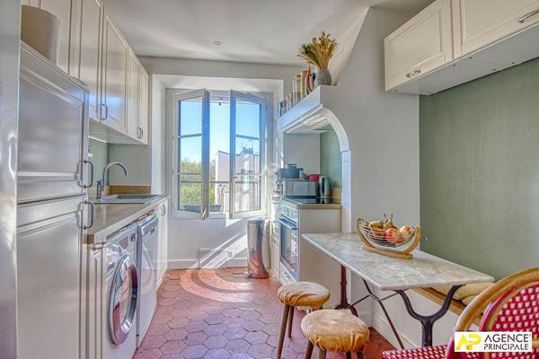Versailles Notre-Dame Appartement 4 pièces en duplex de 93m² au sol situé au 3ème et dernier étage avec caves €740 000 ** - Référence 27524
