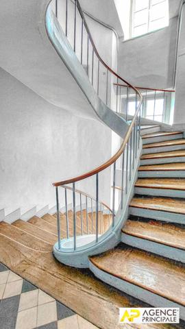 Versailles Notre-Dame Appartement 4 pièces en duplex de 93m² au sol situé au 3ème et dernier étage avec caves €740 000 ** - Référence 27524