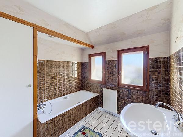 A VENDRE - MAISON PROCHE DU BOURG DE QUEVEN