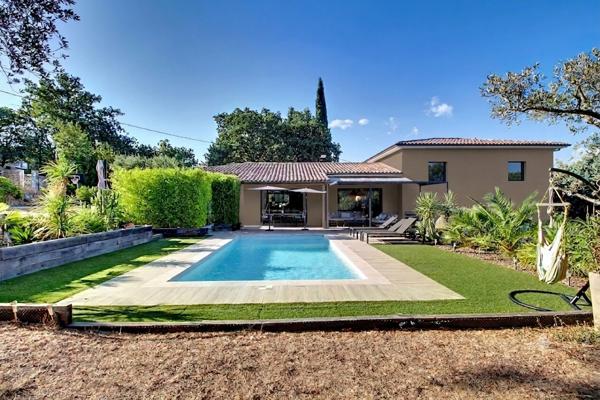 A VENDRE ! Maison contemporaine à Draguignan de 154 m² avec piscine et double garage