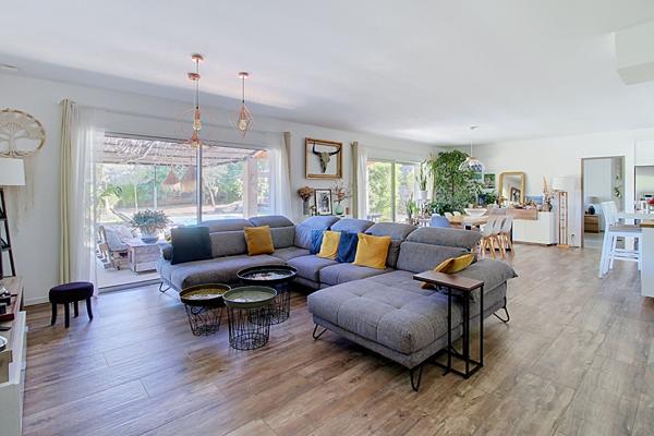 A VENDRE ! Maison contemporaine à Draguignan de 154 m² avec piscine et double garage