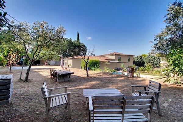 A VENDRE ! Maison contemporaine à Draguignan de 154 m² avec piscine et double garage