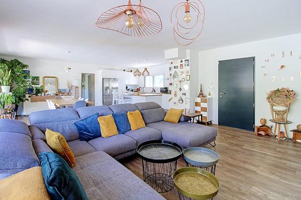 A VENDRE ! Maison contemporaine à Draguignan de 154 m² avec piscine et double garage