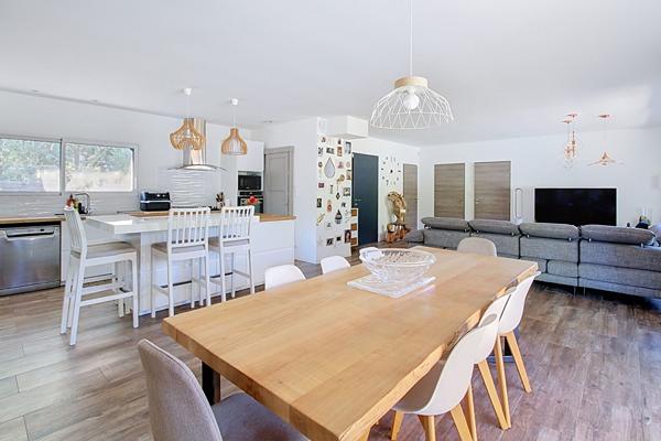 A VENDRE ! Maison contemporaine à Draguignan de 154 m² avec piscine et double garage