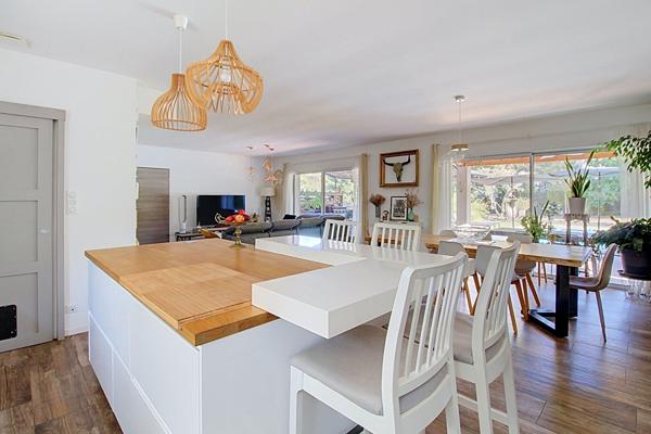 A VENDRE ! Maison contemporaine à Draguignan de 154 m² avec piscine et double garage