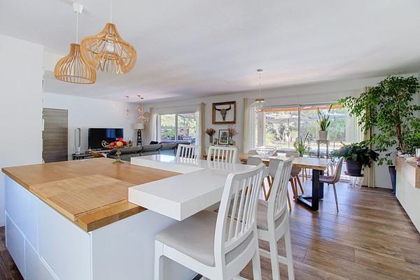 A VENDRE ! Maison contemporaine à Draguignan de 154 m² avec piscine et double garage