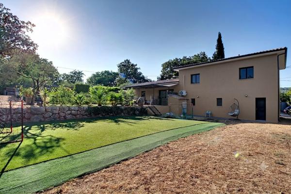 A VENDRE ! Maison contemporaine à Draguignan de 154 m² avec piscine et double garage