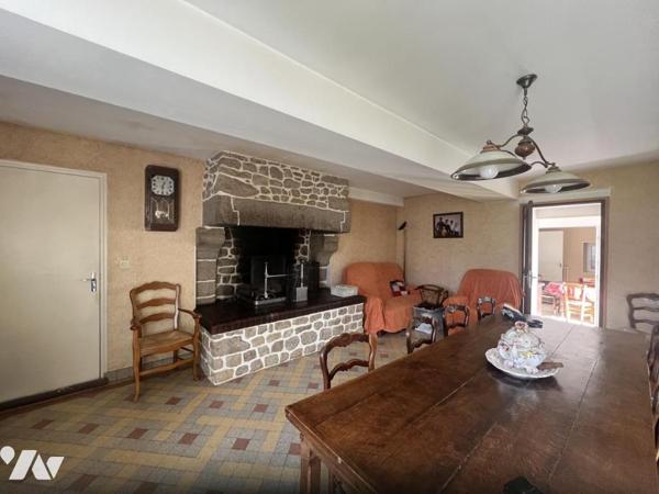 LA FERTE MACE, longère sur terrain de 6670 m² en bordure de ville