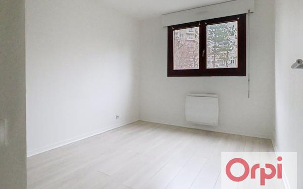 Appartement à vendre    2 pièces • 48,93 m2 Issy-les-Moulineaux