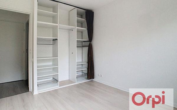 Appartement à vendre    2 pièces • 48,93 m2 Issy-les-Moulineaux