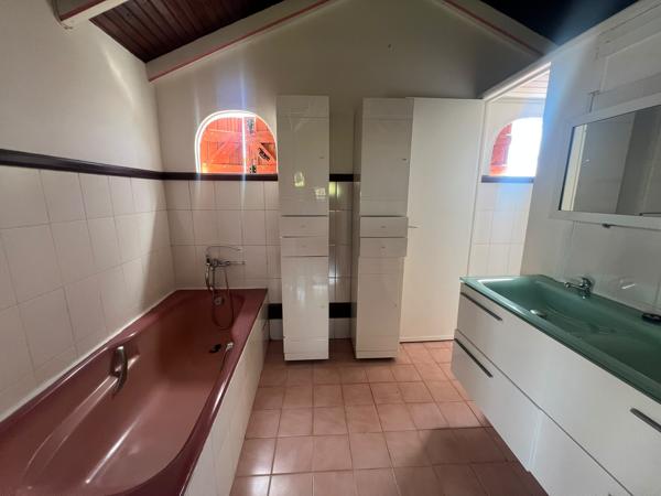 Maison à louer 2 401 € CC STE ANNE 5 p 109 m² DPE B