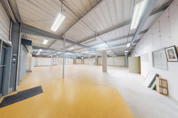 Local commercial Migne Auxances 4 pièce(s) 398.88 m2