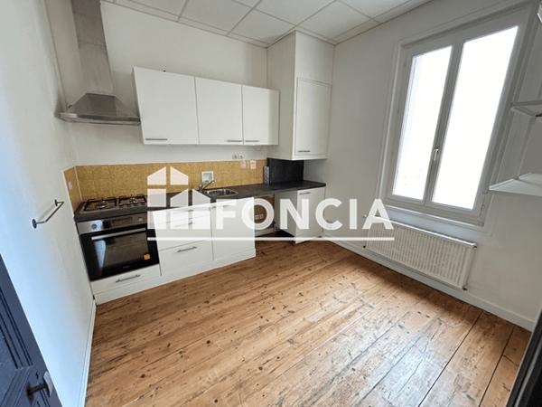 Location Appartement 2 pièces 48.7 m² - 63 RUE DE LA REPUBLIQUE Rochefort 17300