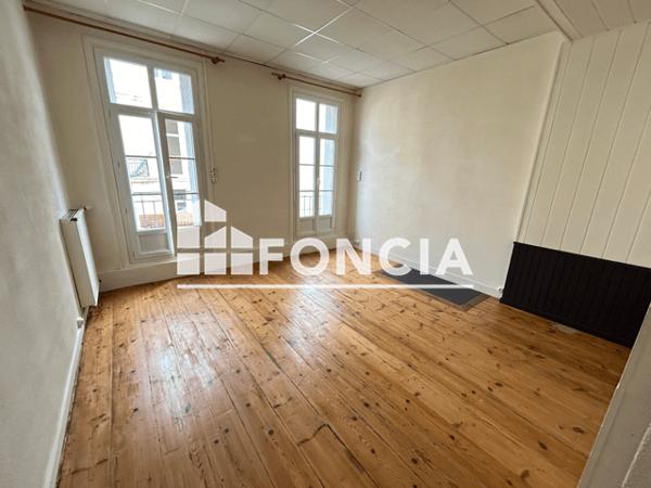 Location Appartement 2 pièces 48.7 m² - 63 RUE DE LA REPUBLIQUE Rochefort 17300