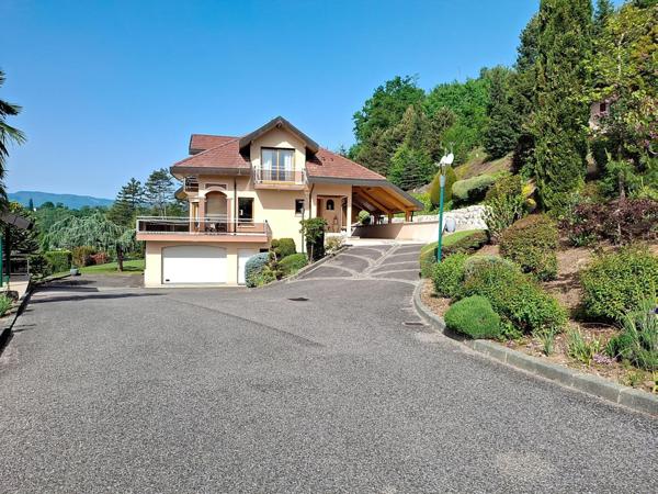 luxueuse maison d'architecte avec piscine intérieure