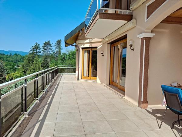 luxueuse maison d'architecte avec piscine intérieure