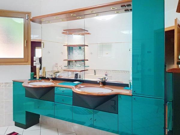 luxueuse maison d'architecte avec piscine intérieure