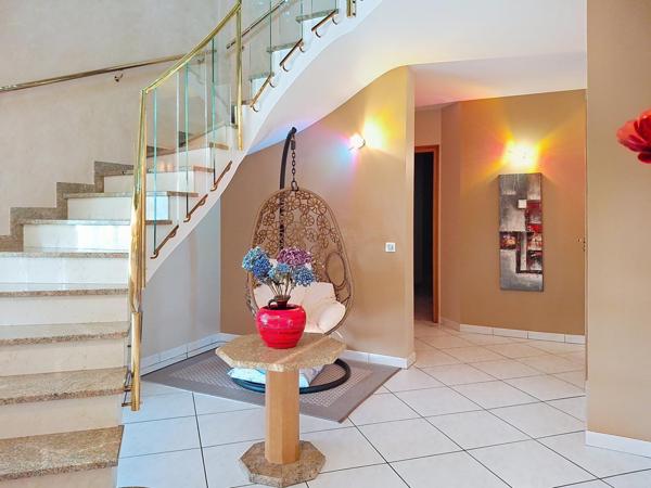 luxueuse maison d'architecte avec piscine intérieure