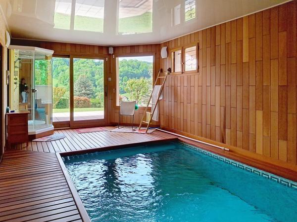 luxueuse maison d'architecte avec piscine intérieure