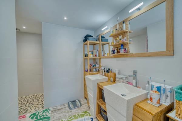 Maison
         5 pièces
        - 110 m² Exclusivité 299 000 € *
