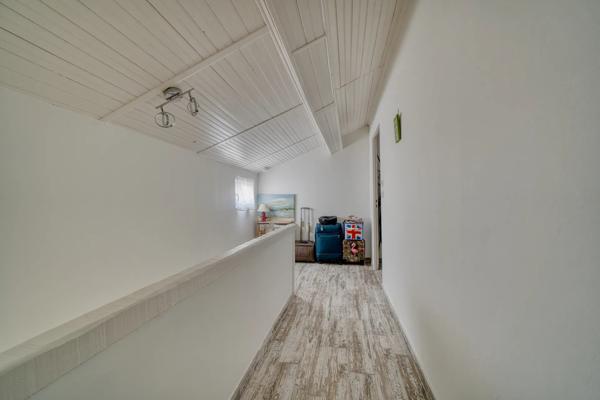 Maison
         5 pièces
        - 110 m² Exclusivité 299 000 € *