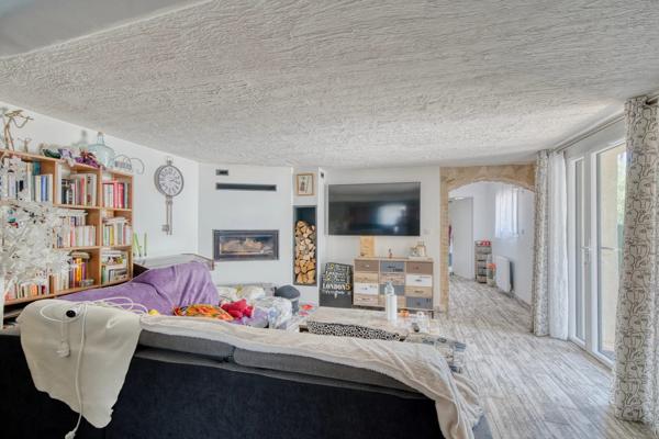 Maison
         5 pièces
        - 110 m² Exclusivité 299 000 € *