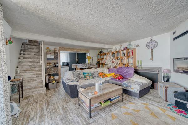 Maison
         5 pièces
        - 110 m² Exclusivité 299 000 € *