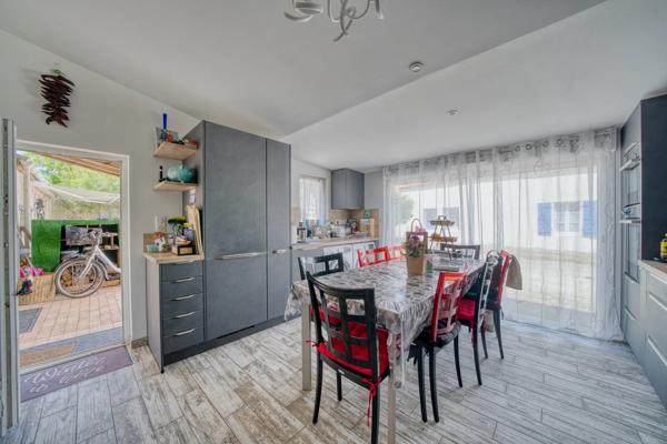 Maison
         5 pièces
        - 110 m² Exclusivité 299 000 € *
