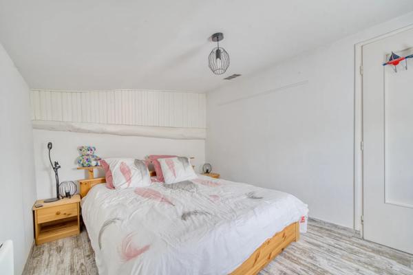 Maison
         5 pièces
        - 110 m² Exclusivité 299 000 € *
