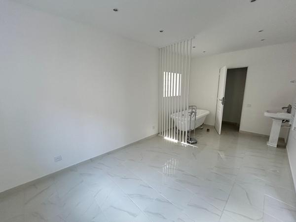 Immeuble Uchizy 342 m2