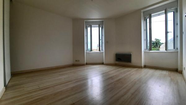 Maison à Bressuire, 79300 - 7 pièces 146m²