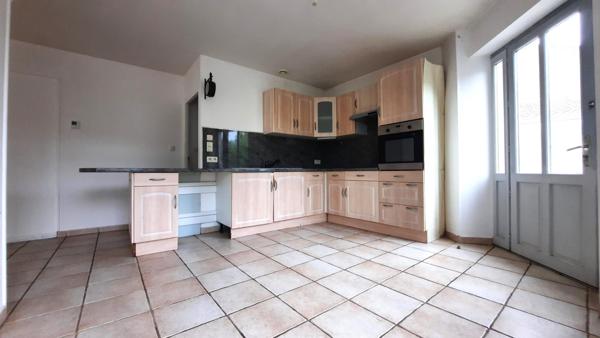 Maison à Bressuire, 79300 - 7 pièces 146m²