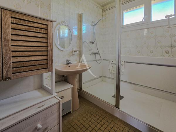 T5 traversant 3 chambres - balcon plein sud vue montagnes + garage fermé - Pau