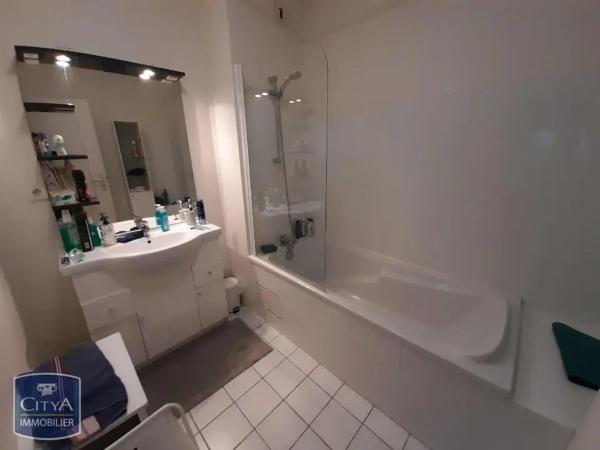 Appartement à louer 2 pièces 47.07m² Tours (37000)