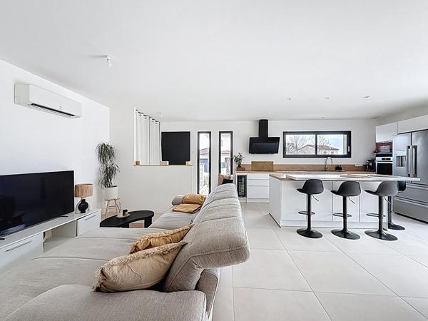 Jolie maison de plain-pied récente avec 3 chambres et garage sur Meximieux !