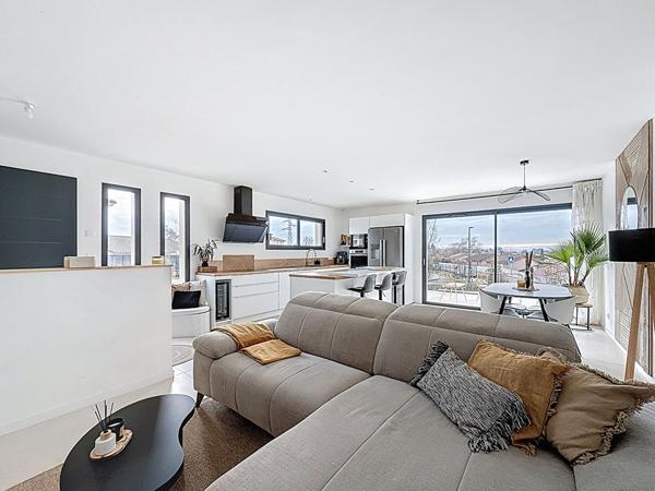 Jolie maison de plain-pied récente avec 3 chambres et garage sur Meximieux !