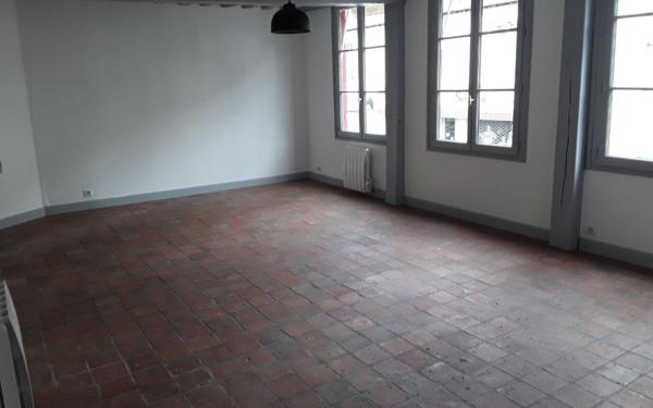 Appartement à louer    5 pièces •  Pont-l'Évêque