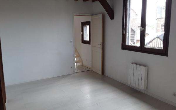 Appartement à louer    5 pièces •  Pont-l'Évêque