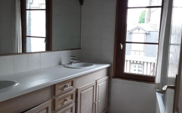 Appartement à louer    5 pièces •  Pont-l'Évêque