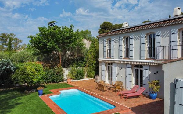 Maison à vendre    7 pièces •  Toulon