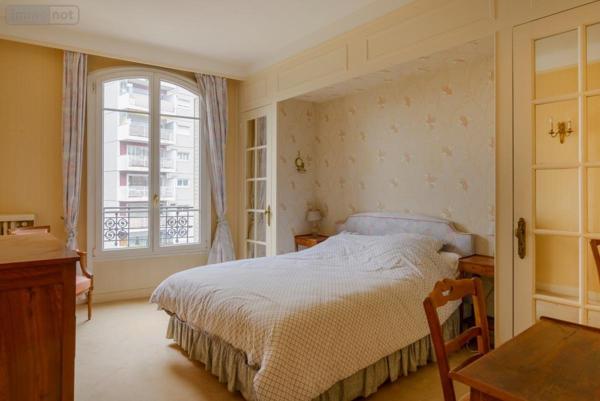Appartement à vendre à Courbevoie dans les Hauts-de-Seine (92400), ref : 75022-894
