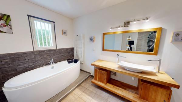 Maison récente entièrement rénovée avec piscine et spa - Trouy Bourg