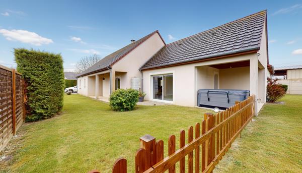 Maison récente entièrement rénovée avec piscine et spa - Trouy Bourg